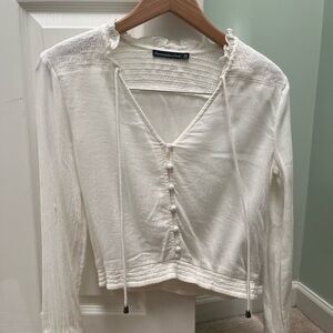 ABERCROMBIE AND FITCH WHITE V NECK BLOUSE WITH SMOCKED WAIST SIZE XS